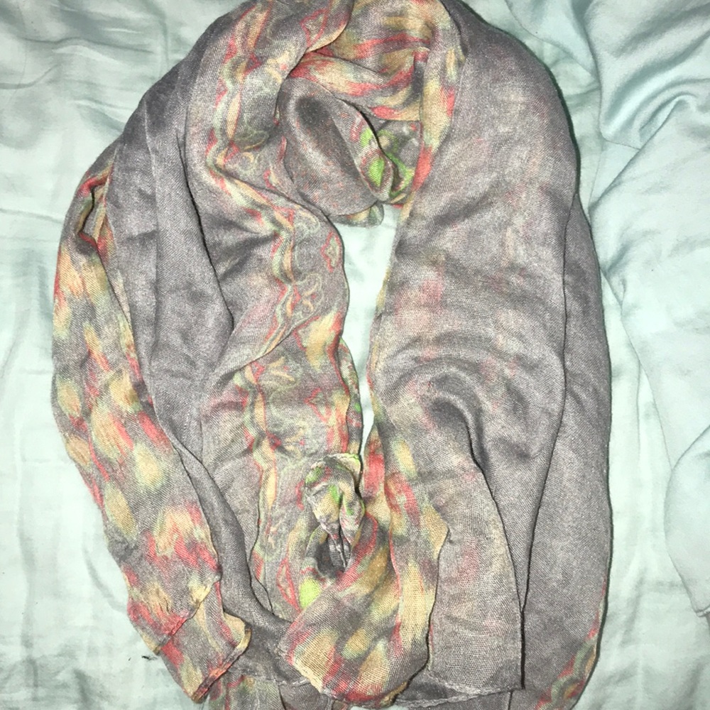 Grey patterned scarf